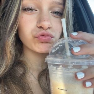 Meet your Posher, Ava